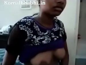 GirlFriend Shows bobbs for her BoyFriend