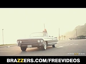 All American MILF Kelly Madison gets oiled