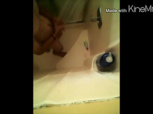 Teen masturbating in the shower